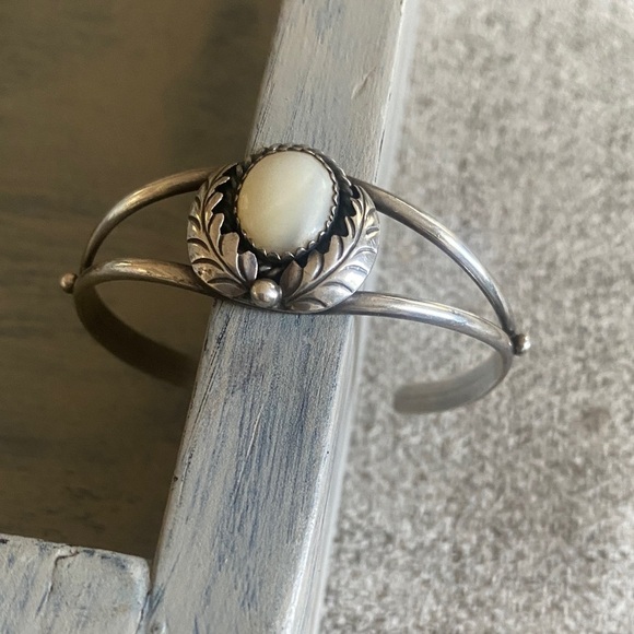 Vintage Sterling Silver Mother of Pearl Necklace & Bracelet Set - Picture 4 of 8